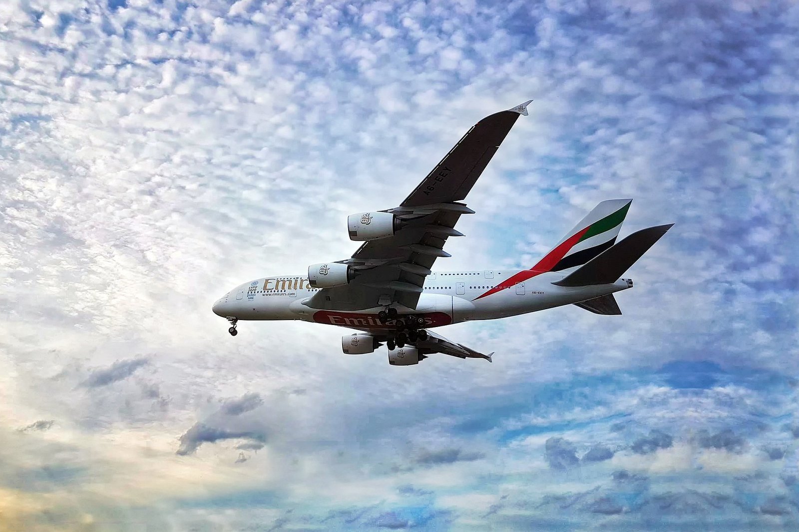 emirates-2702642_1920